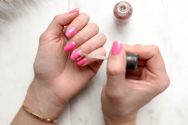Summer Bliss at Your Fingertips: 3 Relaxing Ways to Achieve a DIY Summer Manicure at Home